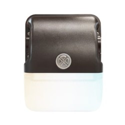 Lámpara Suburbana con Fotocelda Arbotante LED 22 W, Luz Blanca Ajustable, IP65, IK08